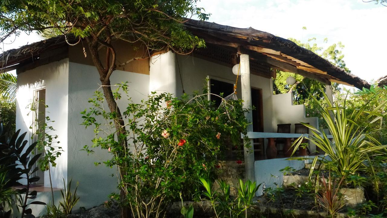 Moalboal T Breeze Coastal Resort Extérieur photo
